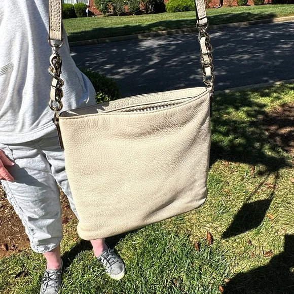 Kate Spade Cream Leather Crossbody Bag EUC - Picture 3 of 10